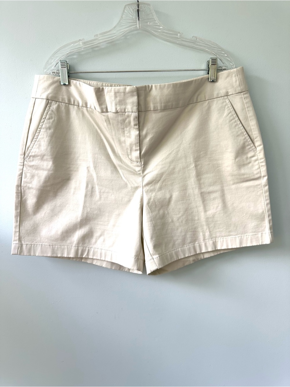 Vineyard Vines 5” inseam shorts 14